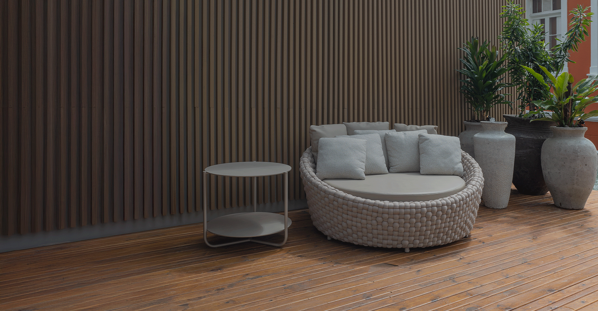 Quadrante High Side Table