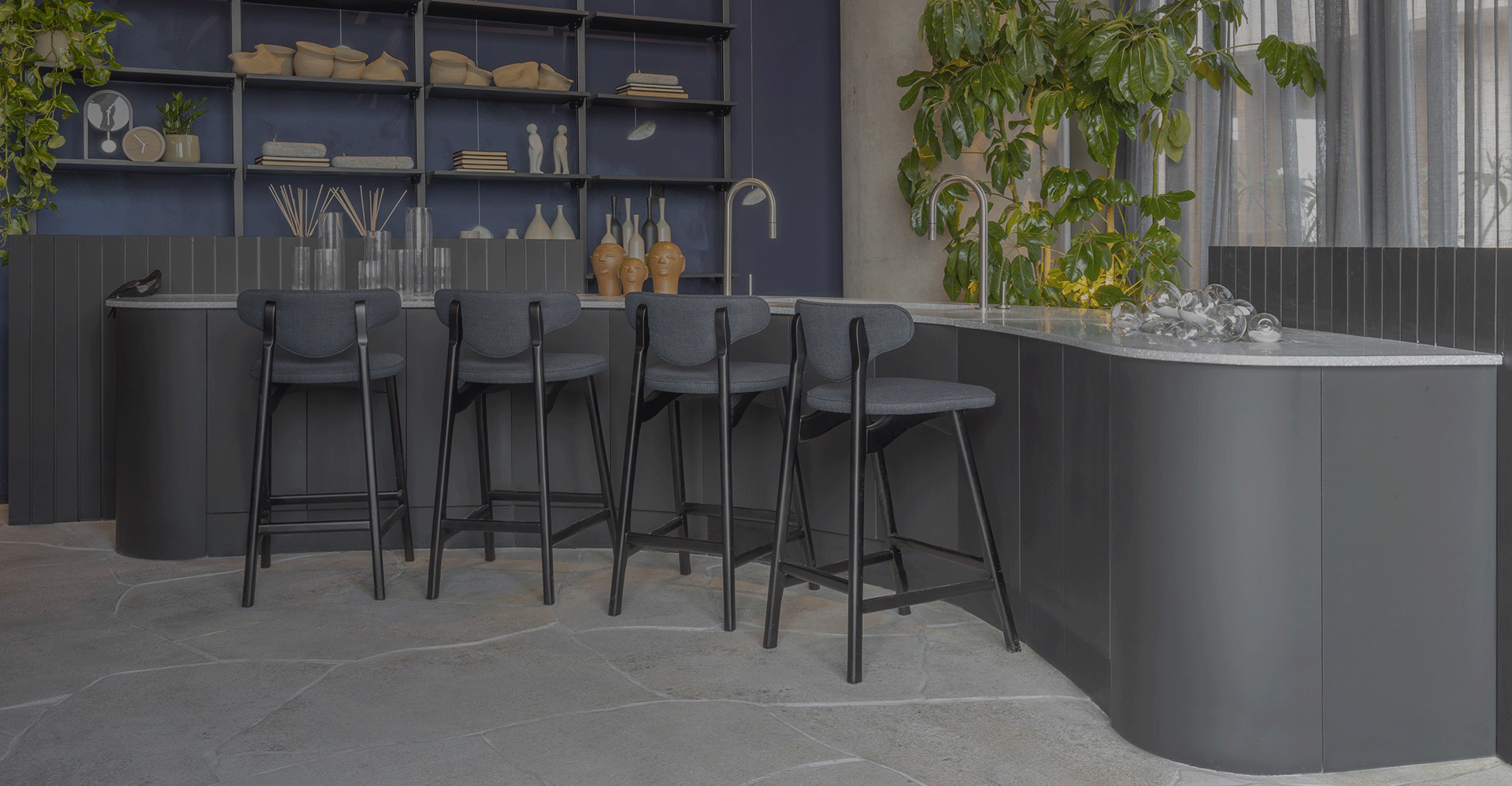 Colonia Stool