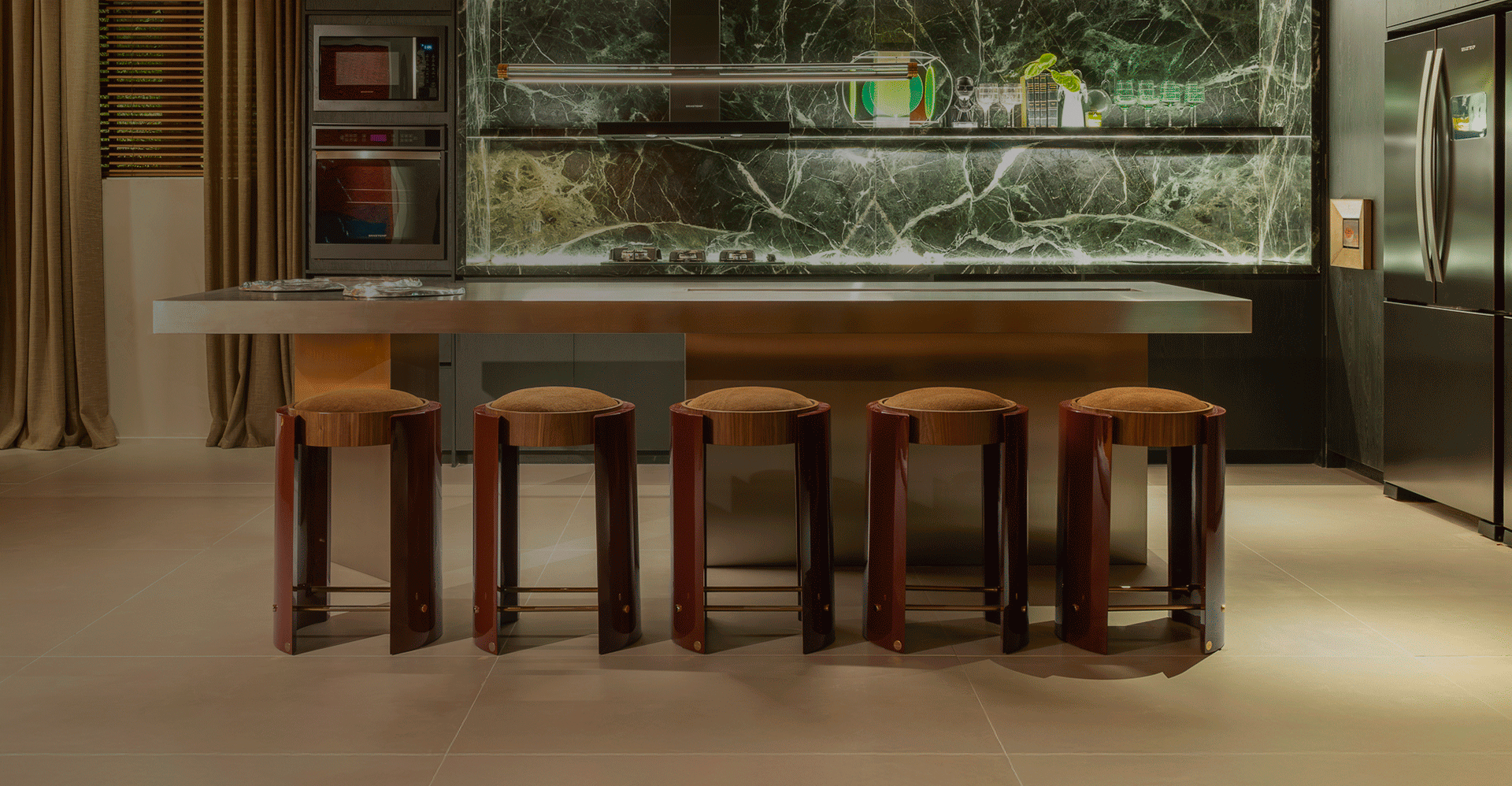 Disco Stool With Backrest