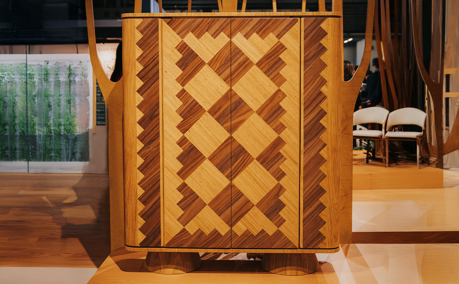 Product image in setting 6