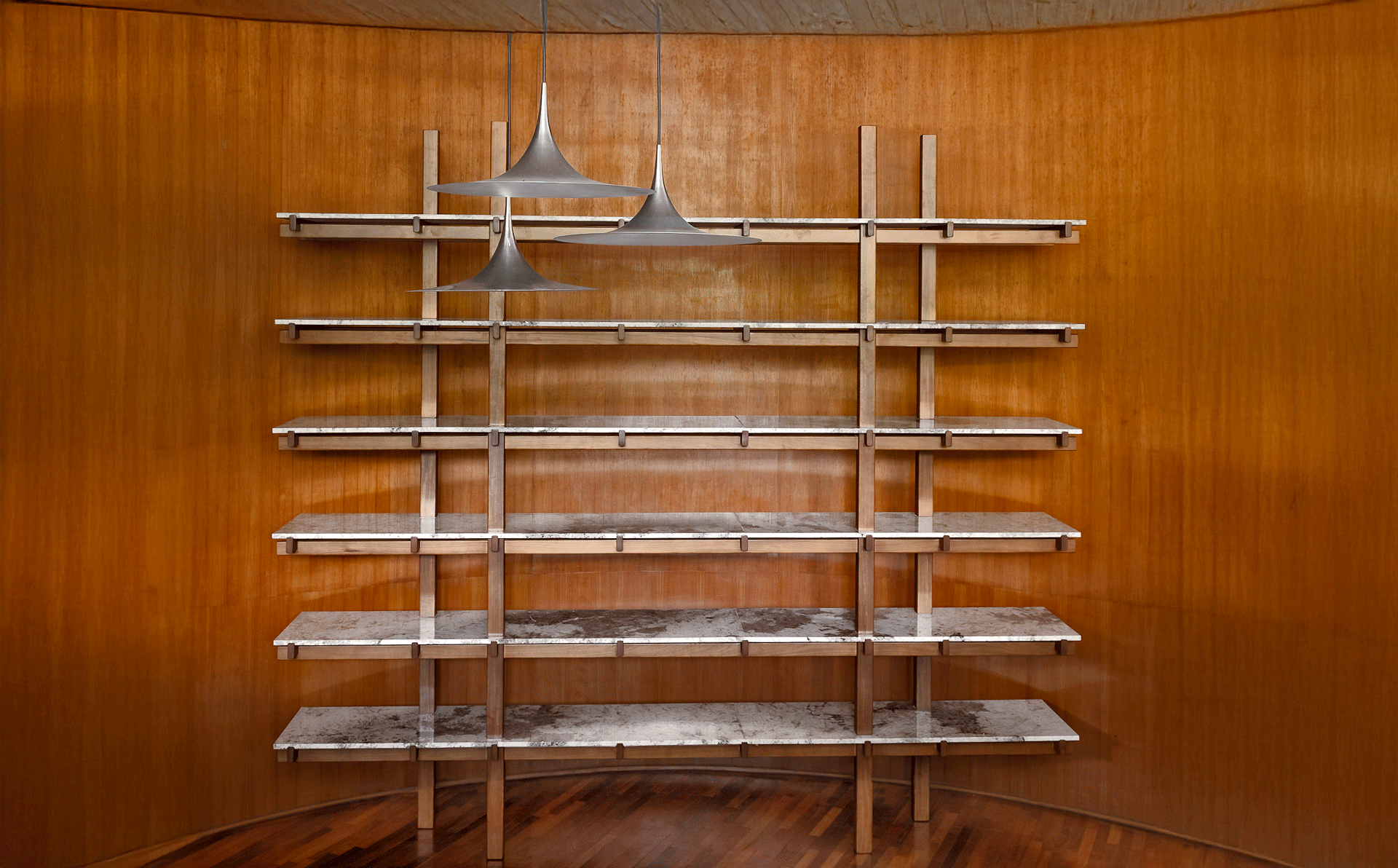 Product image in setting 14