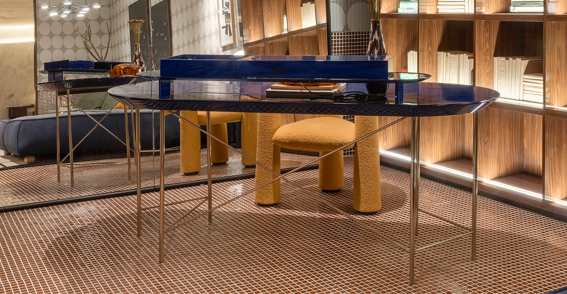 Cosme Desk