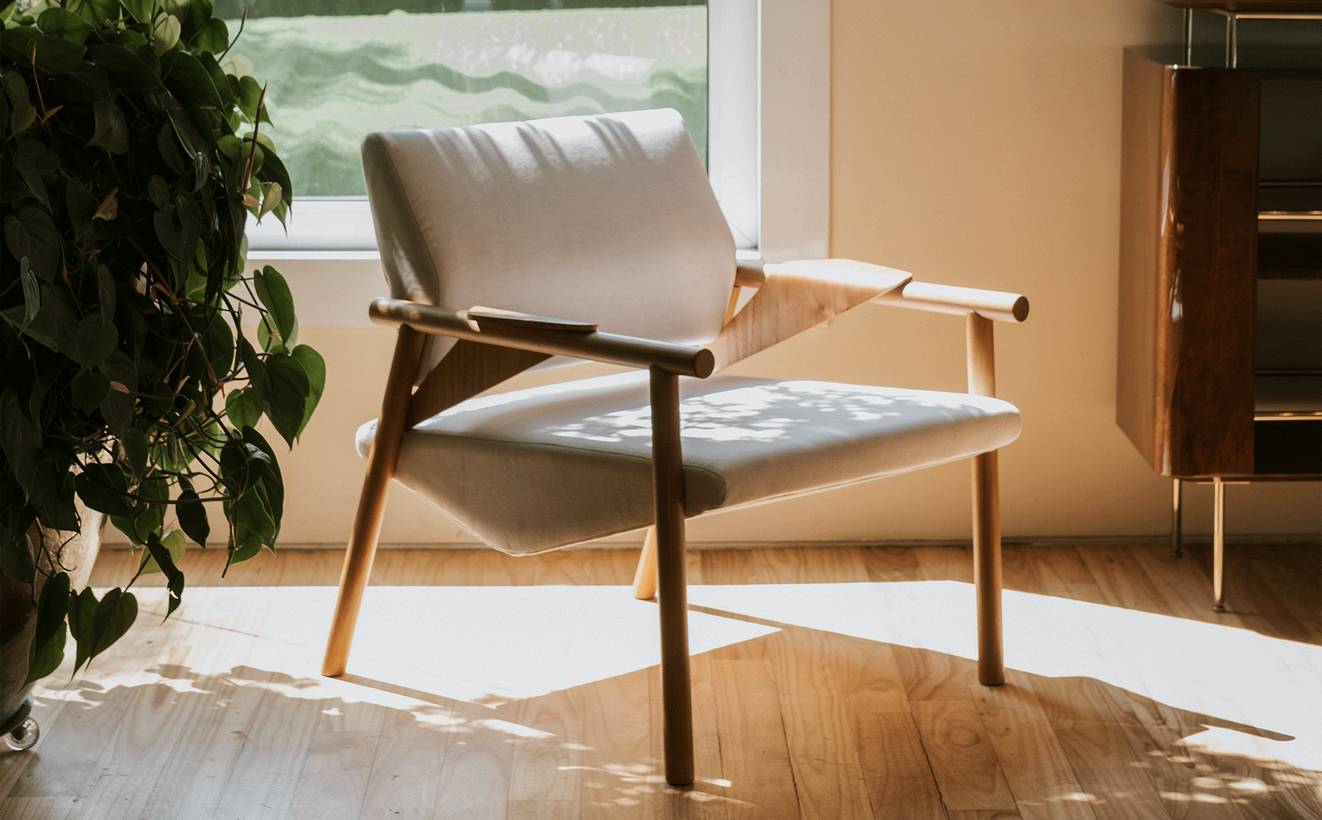 Product image in setting 6