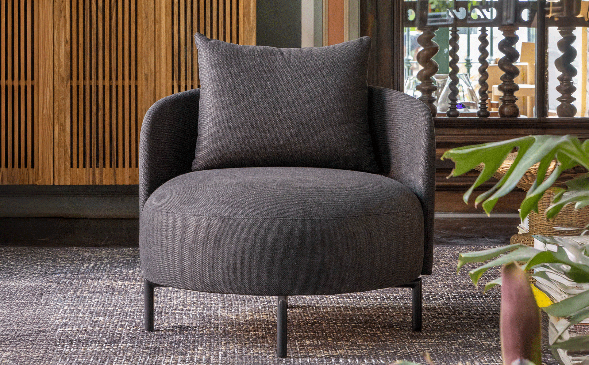 Product image in setting 8